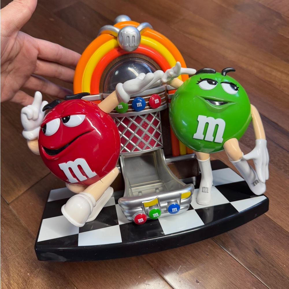 Collectible M&M's Red Green M&M Rock'n Roll Cafe Jukebox Candy Dispenser Mars